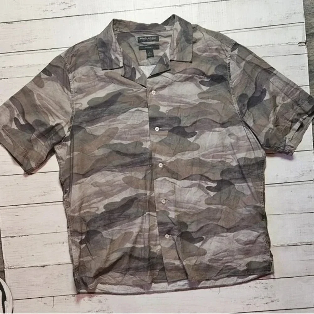 Banana Republic Camo Organic Cotton Resort Shirt Size Large